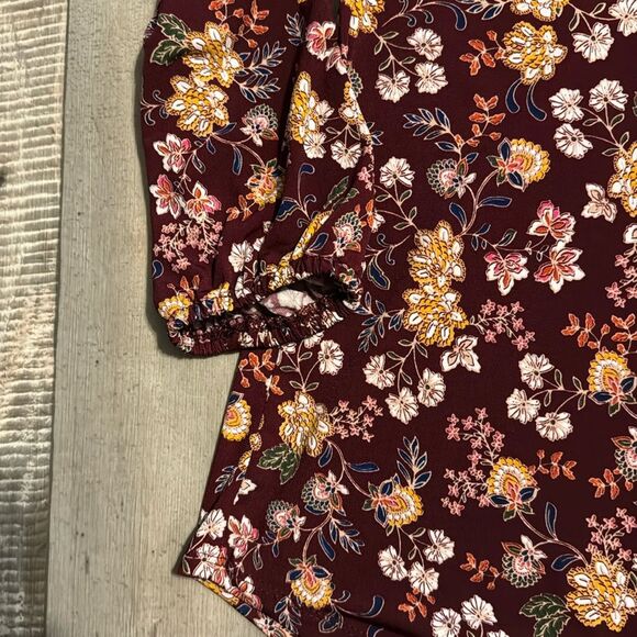 VINCE‎ CAMUTO Blouse- size M - Picture 3 of 6